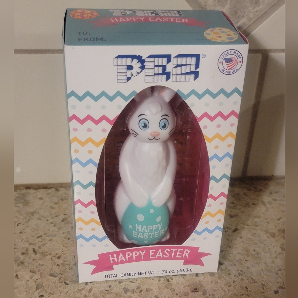 Full Size Bunny‎ Rabbit Pez Collectible With 6 Packages Of Candy New In Box